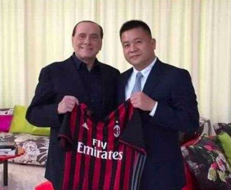 同时，剧组中也有另一支小分队，组成了纪录片小组，他们从建组开始跟拍，全程记录了这部中学生电影《那个慢了2分钟的钟》的创作过程和拍摄过程